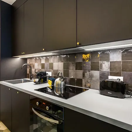 Cmg Charonne / Voltaire Iii パリ